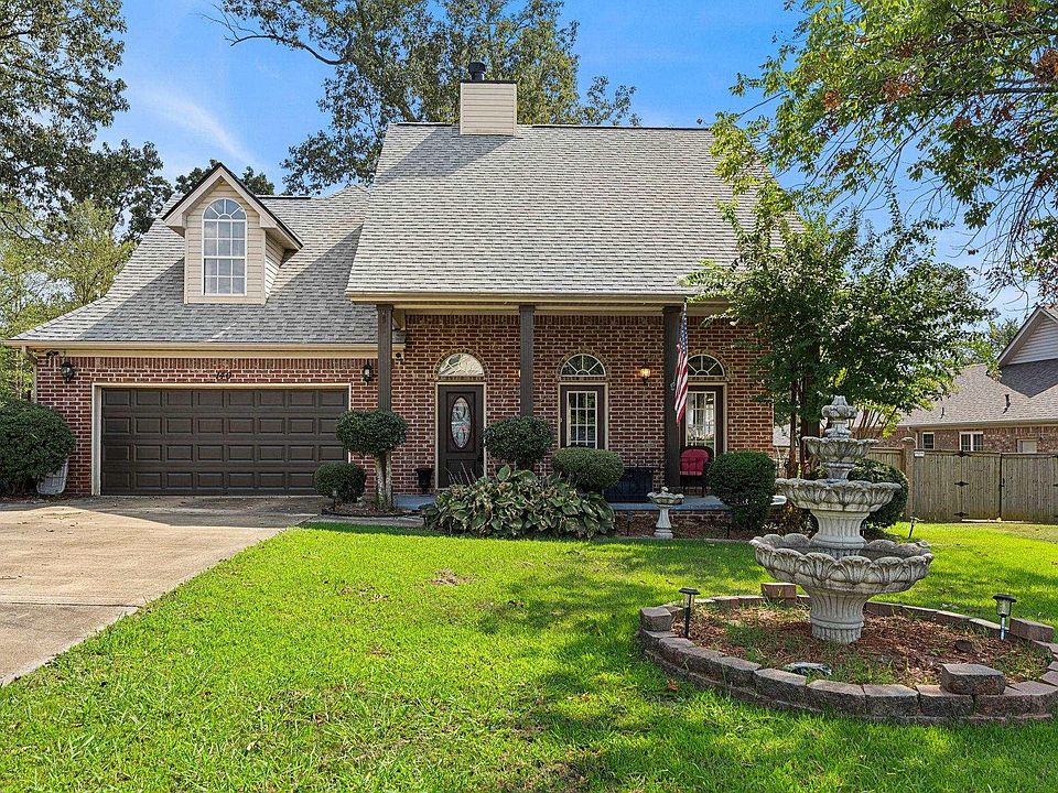 1st image of 140 Birchwood Cir