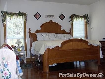 Master Bedroom 20X21
						:
						Large Master bedroom with wood floors