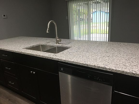 4th image of 5226 Crown Ln