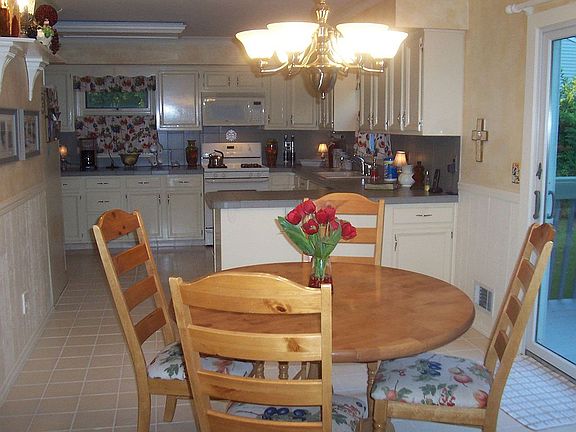 Eat in kitchen