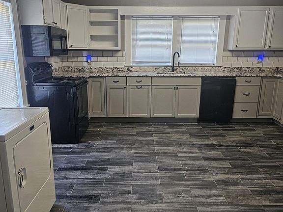 3rd image of 2 S Peachtree St #402