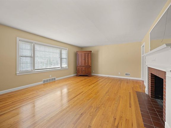 4th image of 103 Grinstead Ct