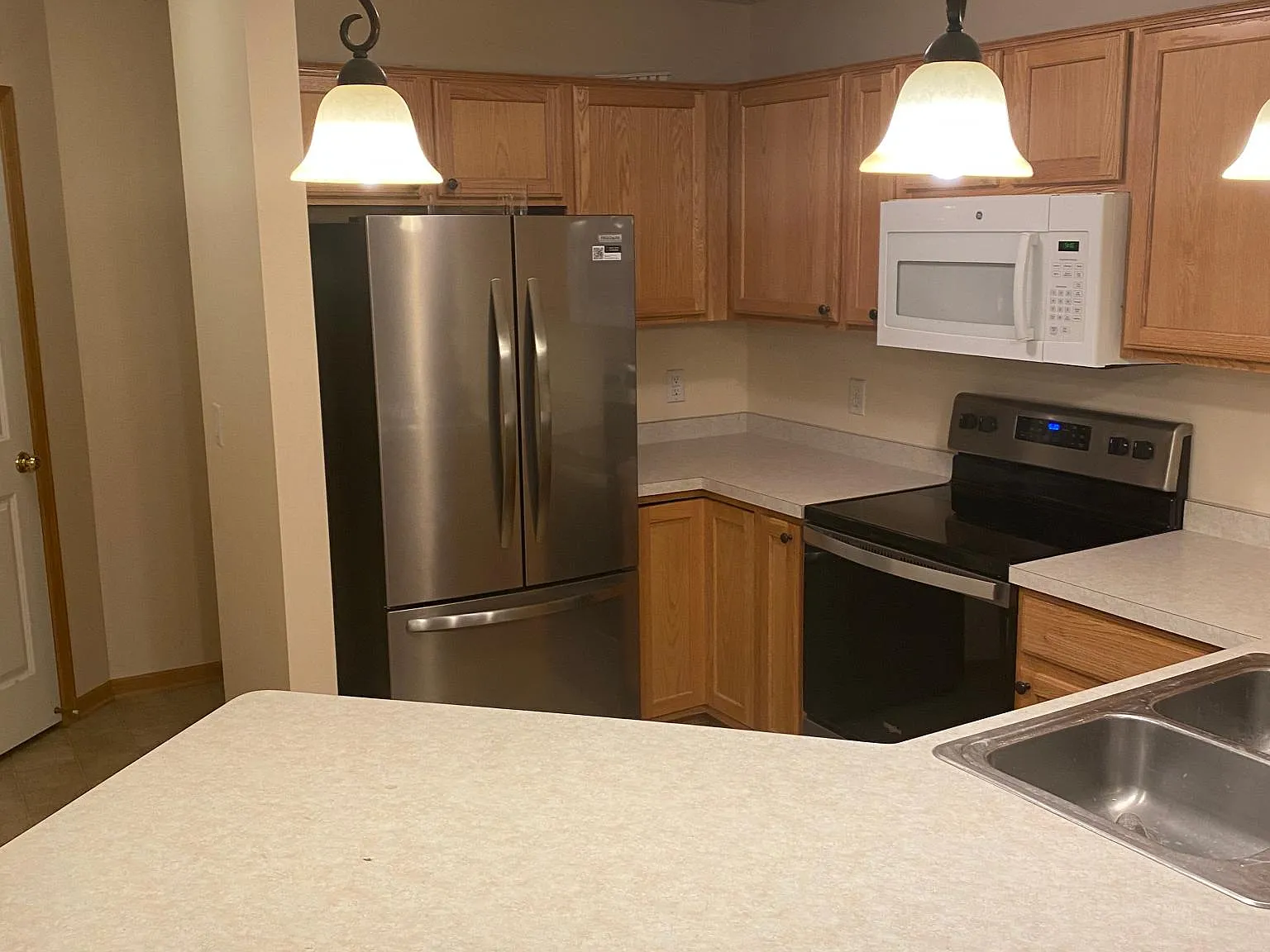 3 bed, 1.5 bath, 1446 sqft, $2,100 — Photo 1