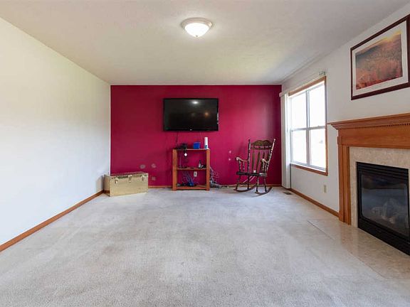 5th image of 871 Prairie Lily Ln