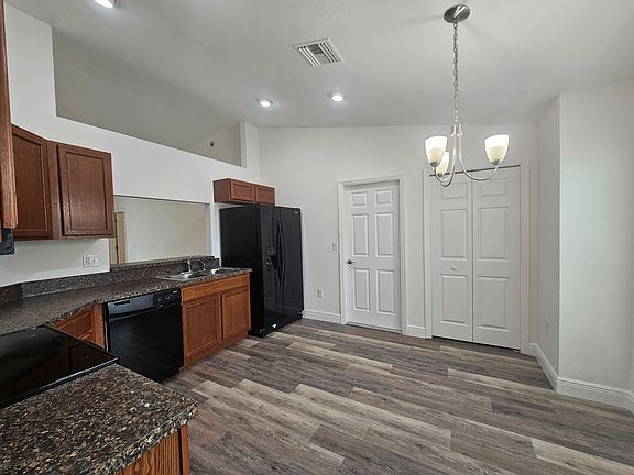 3rd image of 308 Highland Meadows Dr
