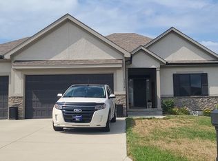 1314 NW Crestwood Dr, Grain Valley, MO 64029