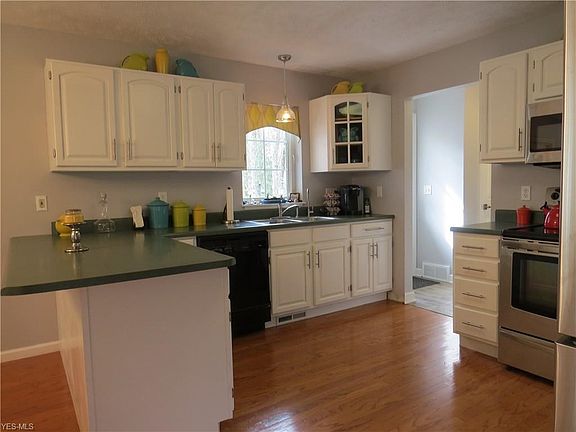 4th image of 1590 Greensleaves Cir SE
