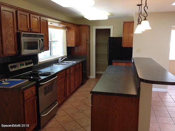 4th image of 1105 Thomas St