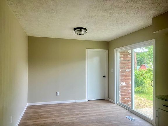 3rd image of 4223 Brookside Dr