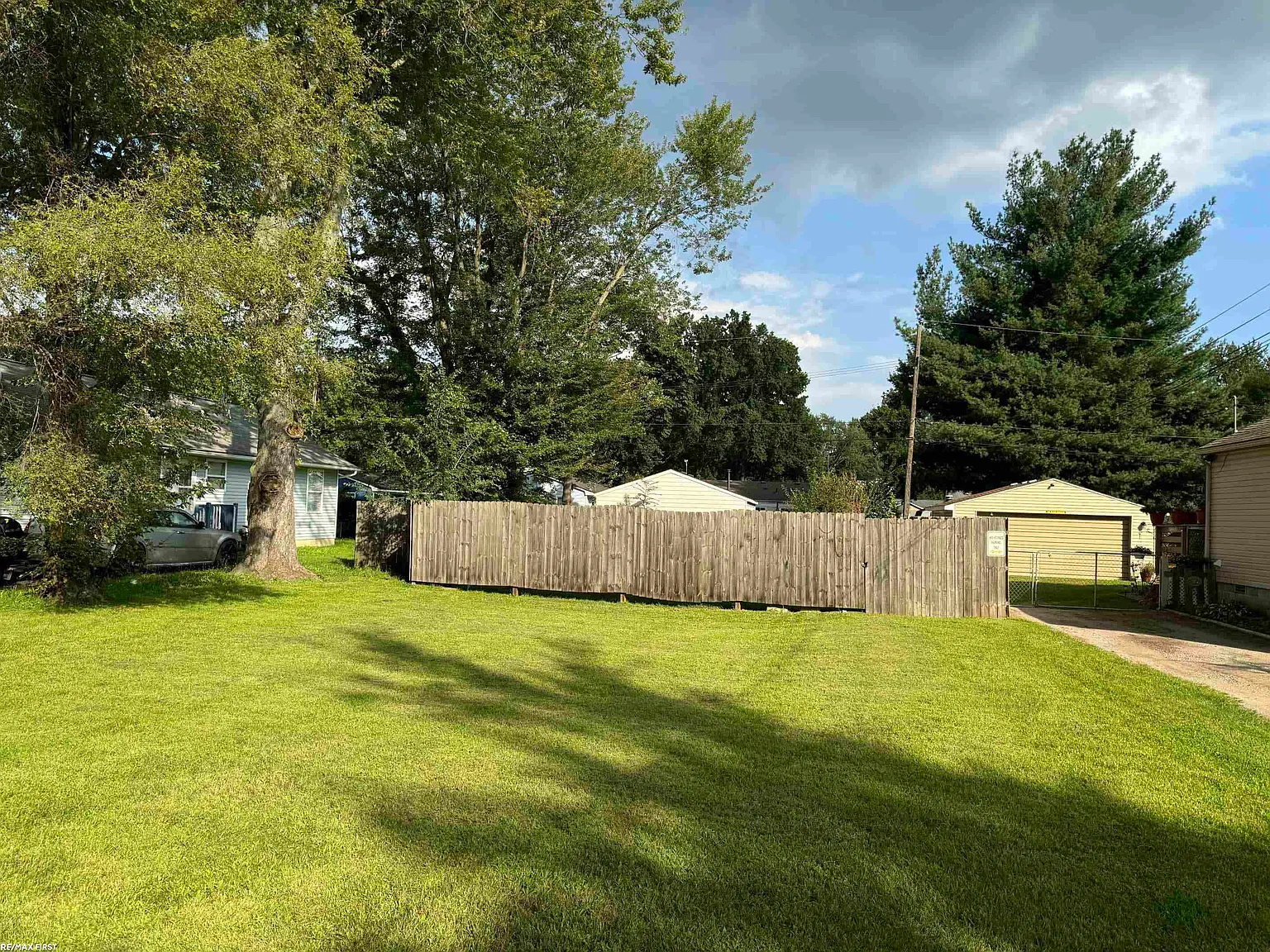 532 Sheldon St photo 1
