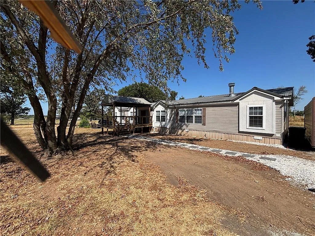 3 bed, 2128 sqft, $1,350 — Photo 1