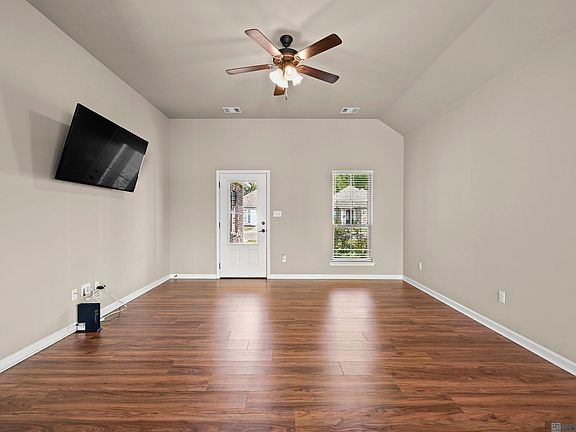 4th image of 655 Pine Hollow Dr