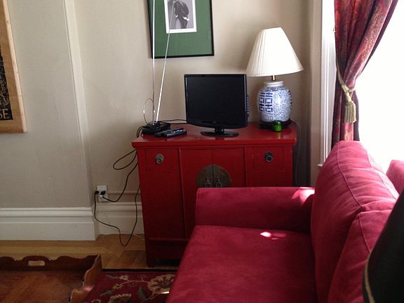 3rd image of 722A Clayton St