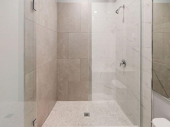 5th image of 5117 S Kenwood Ave #103WW