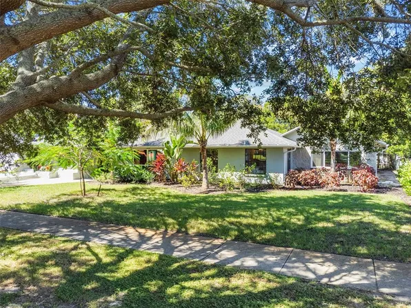 1807 55th St S, Gulfport, FL 33707