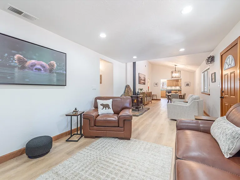 925 Woodside Dr — Photo 7