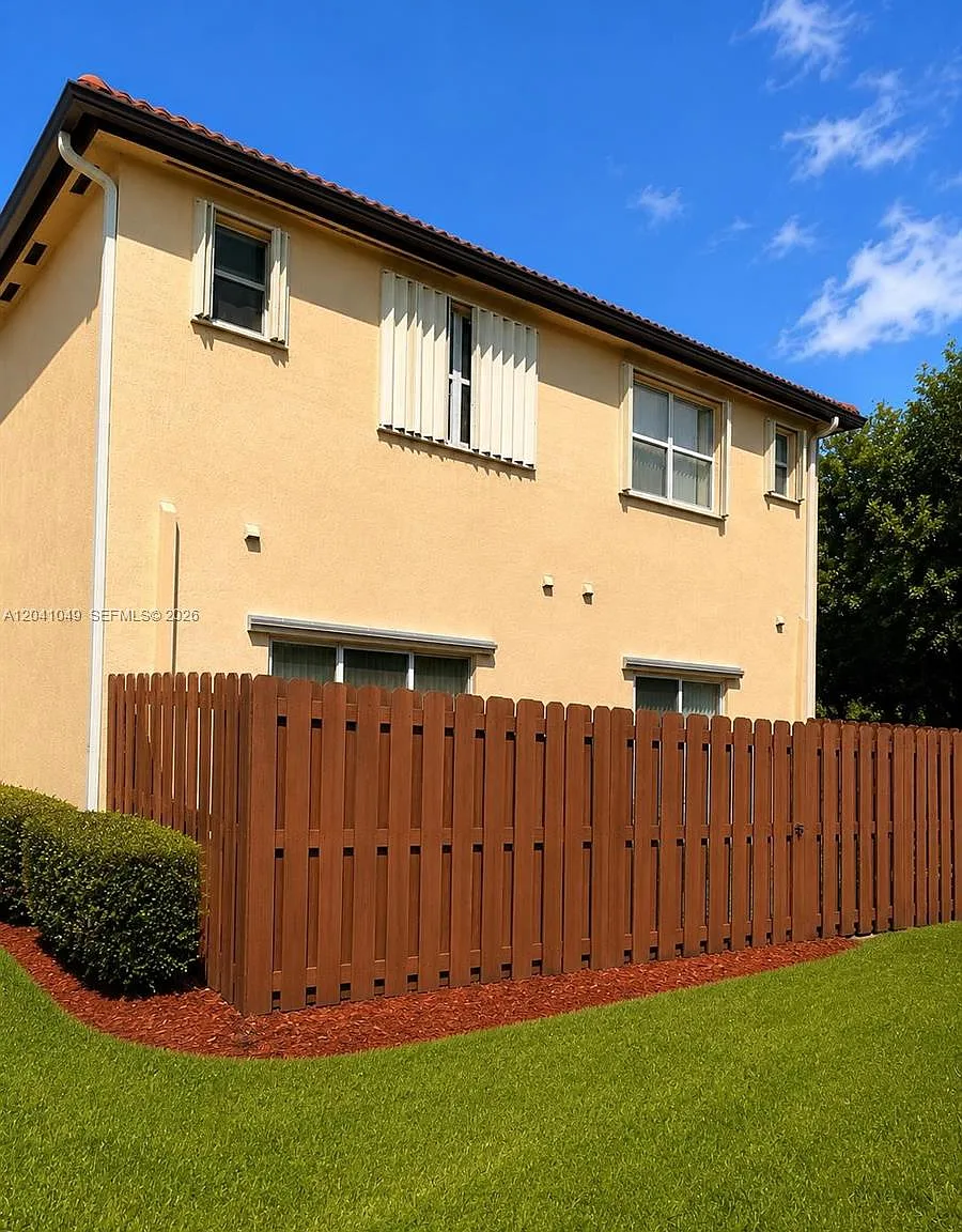 3 bed, 2.5 bath, $2,100 — Photo 2