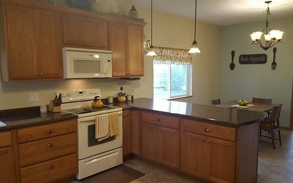 4th image of 1370 Dodgeville St