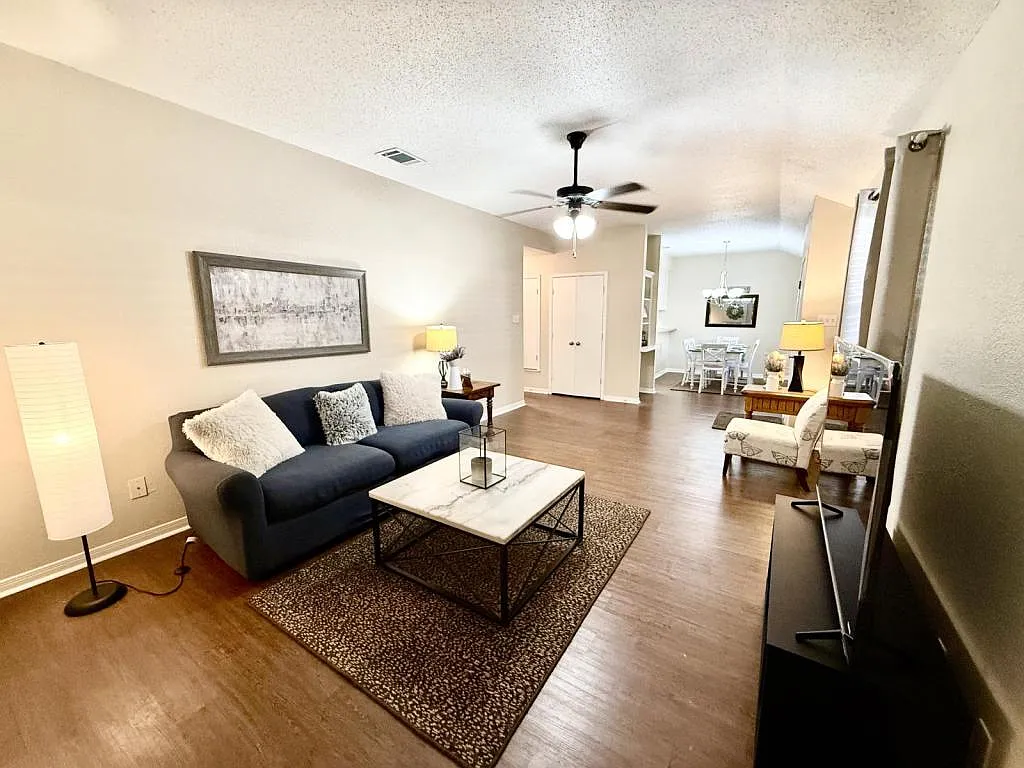 1606 Bagby Ave. Unit B — Photo 2