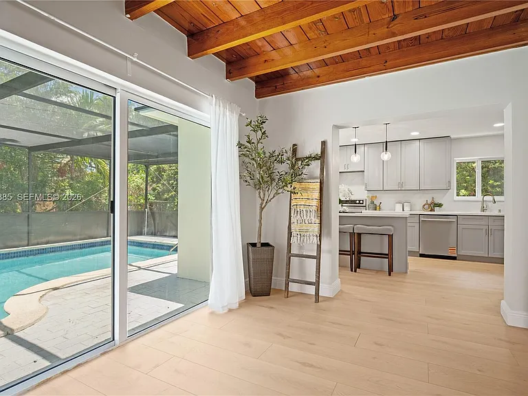 4220 SW 14th St — Photo 10