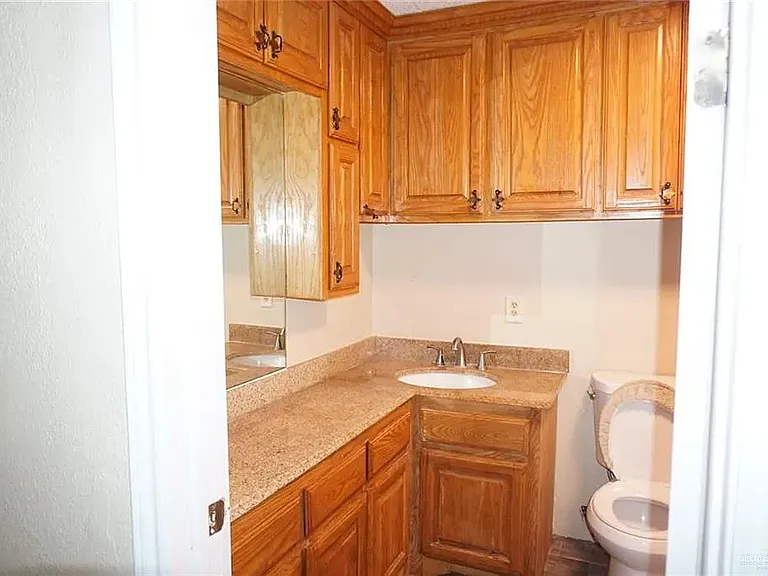 15505 Ebony St — Photo 9