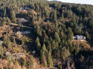 1664 Whitesails Dr, Bowen Island, BC V0N 1G2