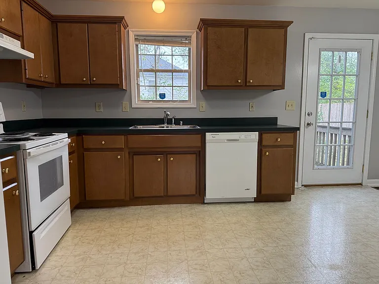247 E Green St #B — Photo 5