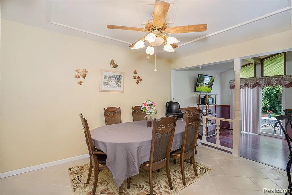 3 bed, 2.5 bath, 1655 sqft, $1,950 — Photo 3