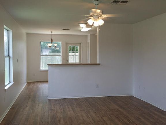 4th image of 7905 Saskatoon Dr