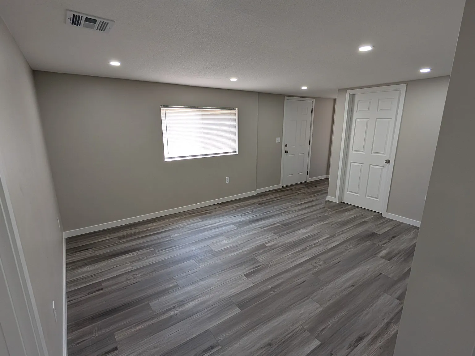 3 bed, 1.0 bath, 1100 sqft, $1,400 — Photo 3