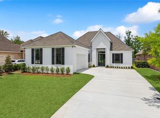 106 Oak Park Ct, Belle Chasse, LA 70037