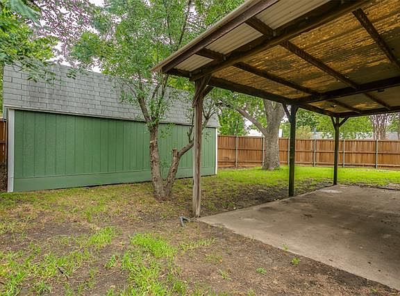 4th image of 1013 N Shore Dr