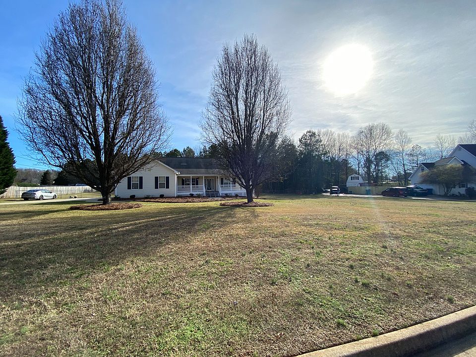 1st image of 185 Gardners Grove Dr