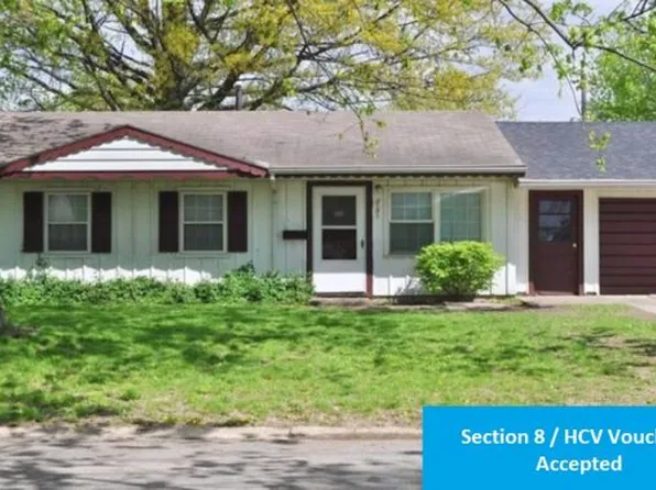 1713 Deerwood Dr, Danville, IL 61832
