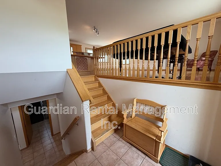 2196 Falconcrest Dr — Photo 6