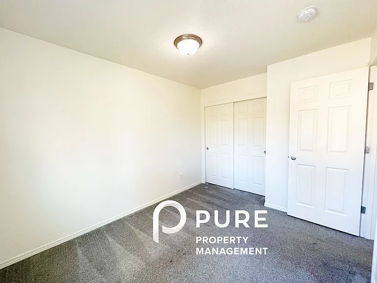 1377-01PP Stacey Lee Apartments — Photo 6