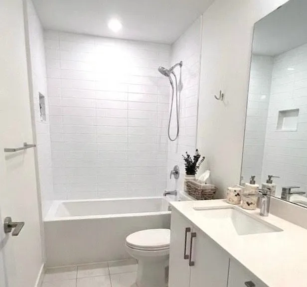 576 Front St W #1221E — Photo 10