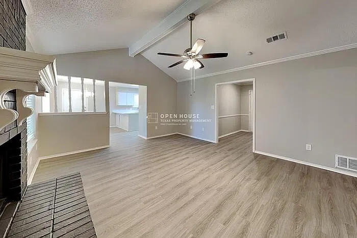 3 bed, 2.0 bath, 1370 sqft, $1,950 — Photo 3