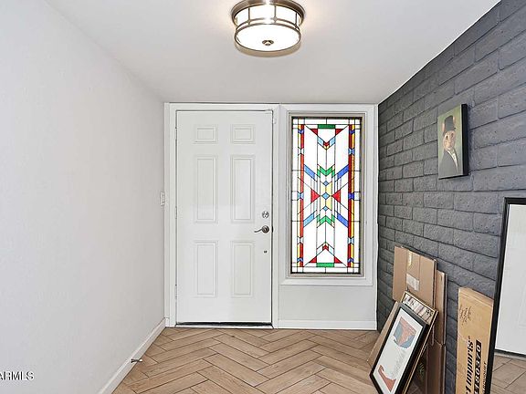 3rd image of 3127 W YUCCA Street