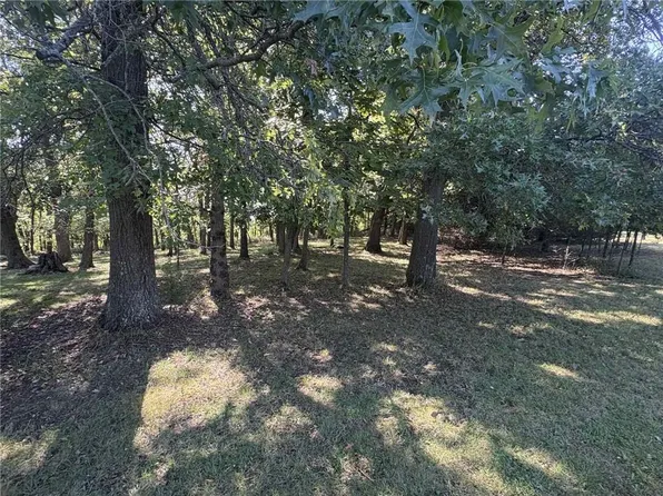 18 Meadowbrook Dr, Linn Valley, KS 66040