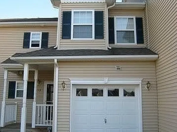 159 Pinebrook Dr, Hyde Park, NY 12538