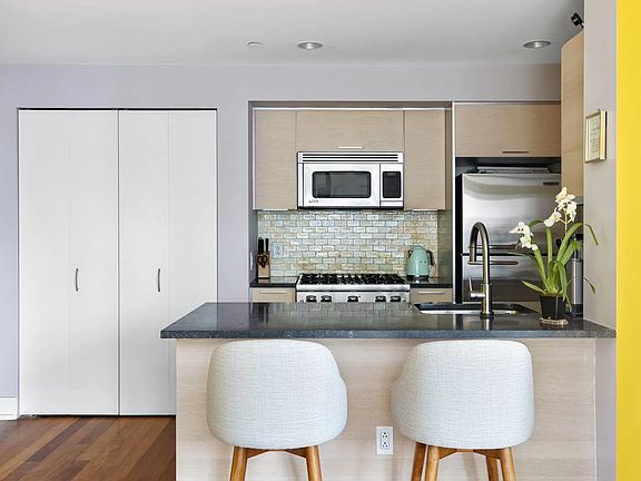4th image of 350 W 42nd St APT 23A