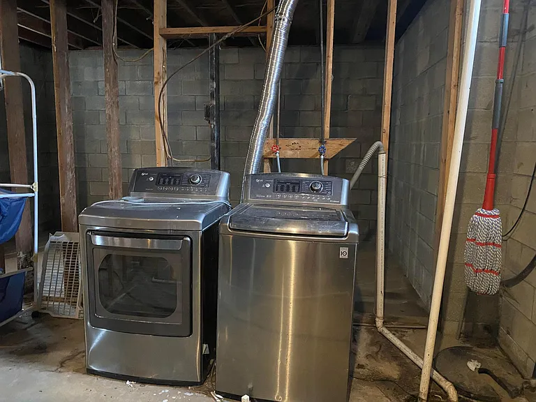 washer/dryer basement