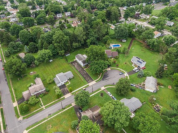 3rd image of 1511 Berkley Pl