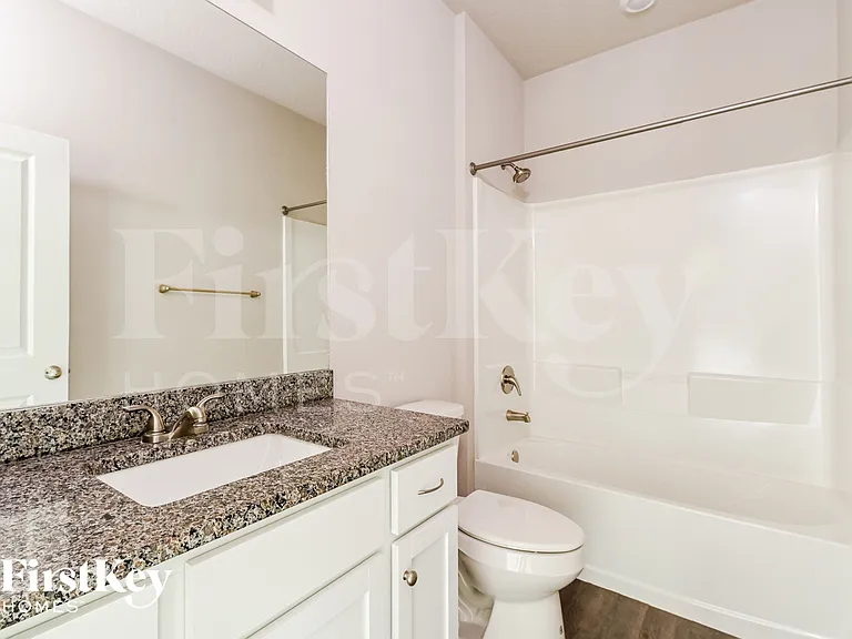 2216 NW 18th Ter — Photo 13