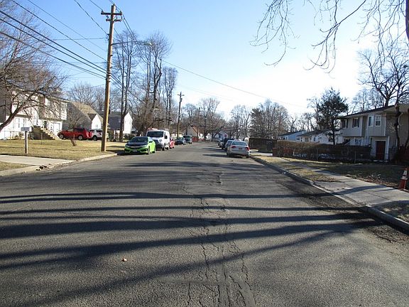 4th image of 205 Clark St