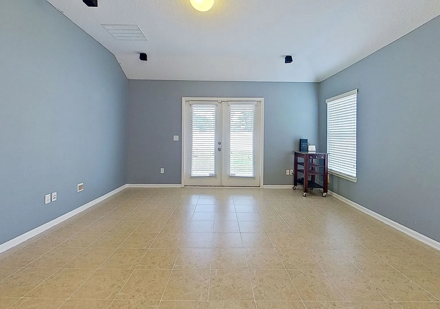 Beautiful 4 Bedroom Home in Panther Creek! — Photo 4