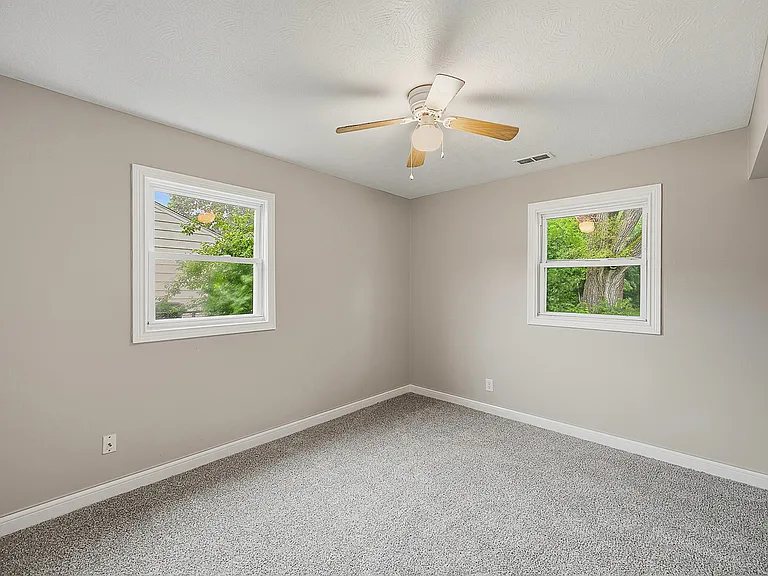 2903 Roslyn Dr — Photo 13
