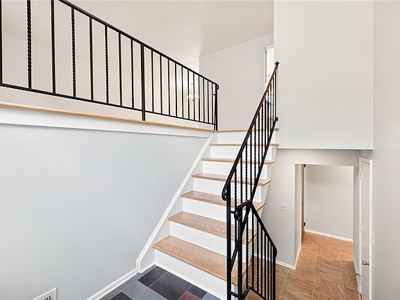 5th image of 60 Barnfield Rd