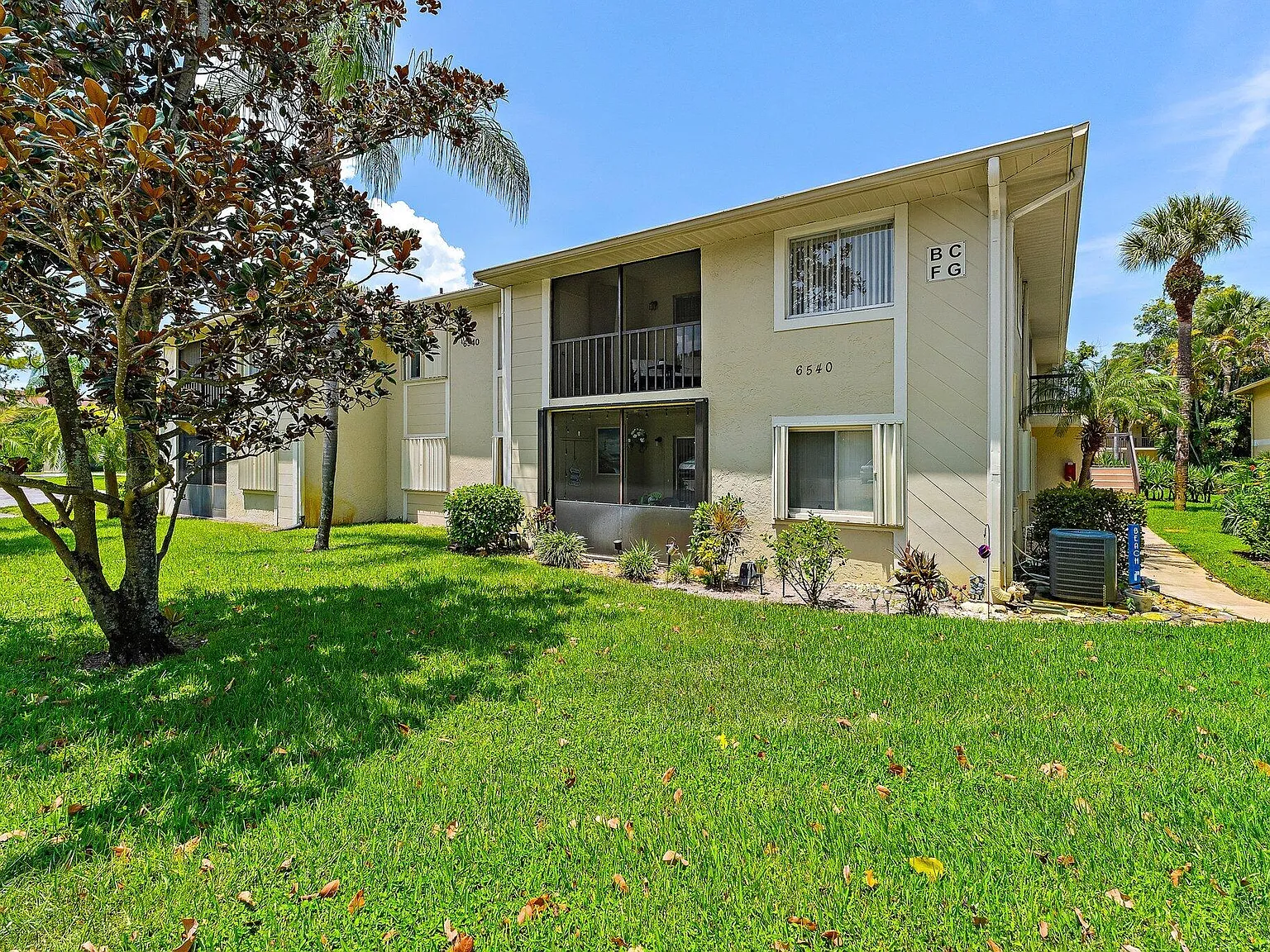 2 bed, 2.0 bath, 1007 sqft, $2,600 — Photo 2